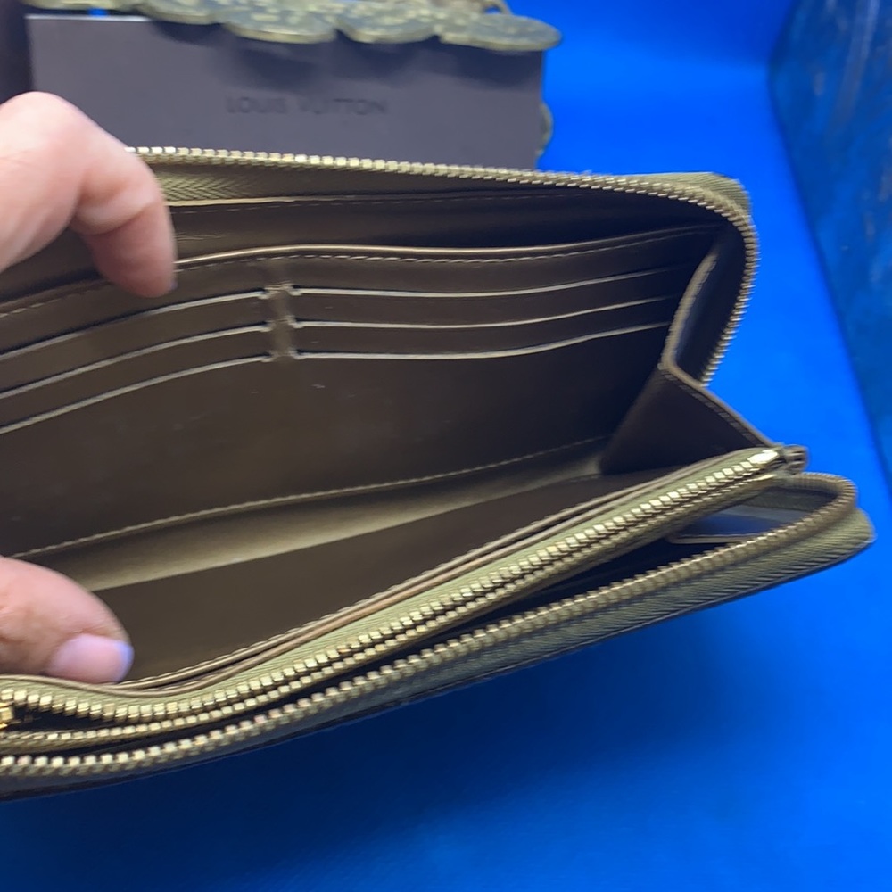 Louis Vuitton Bronze Suhali Long Zippy Wallet - Picture 4 of 12